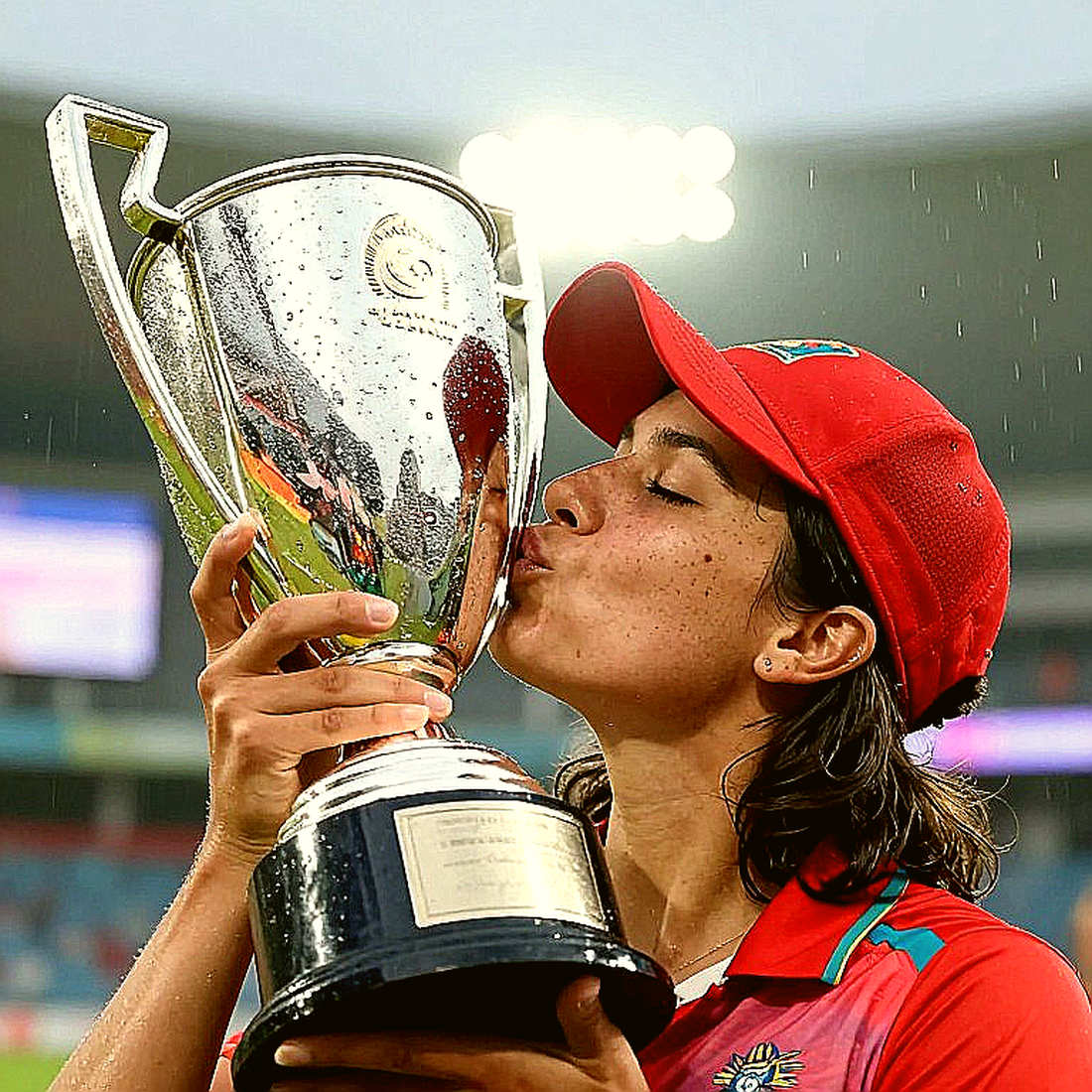 যাচাইয়ের শৃঙ্খল: ক্রিকেট বিশ্লেষণে ফাঁকা ইনপুট, আর স্বচ্ছতার ব্লকচেইন-ধাঁচ