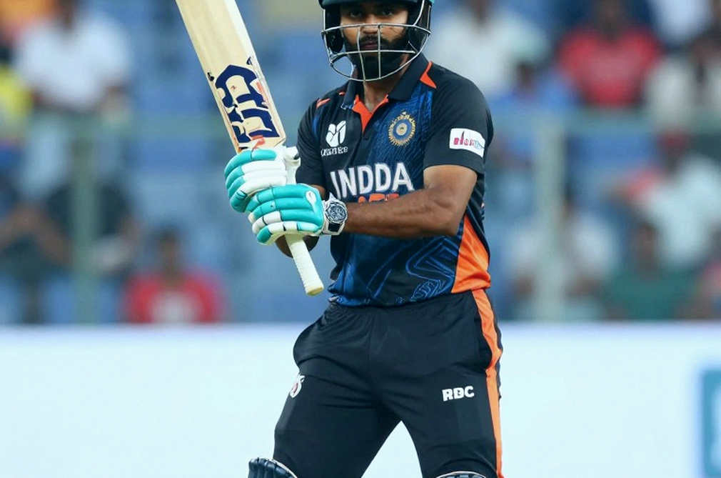 Blockchain's Offside Line: Fan Tokens, Smart Contracts and an Audit of Cricket's Data Integrity
